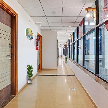 Hotel Solitaire, Best Luxurious Hotel Ac Rooms In Surat Buitenkant foto