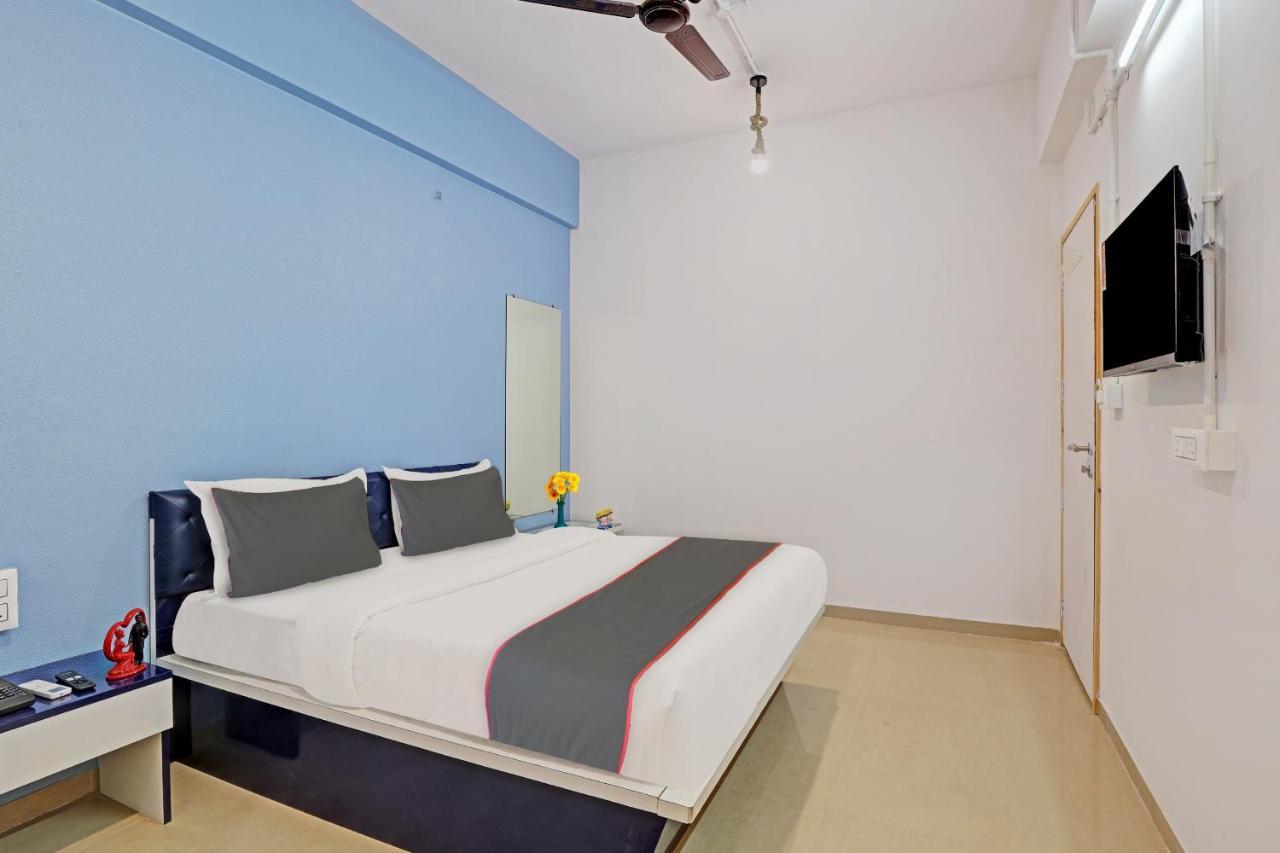 Hotel Solitaire, Best Luxurious Hotel Ac Rooms In Surat Buitenkant foto