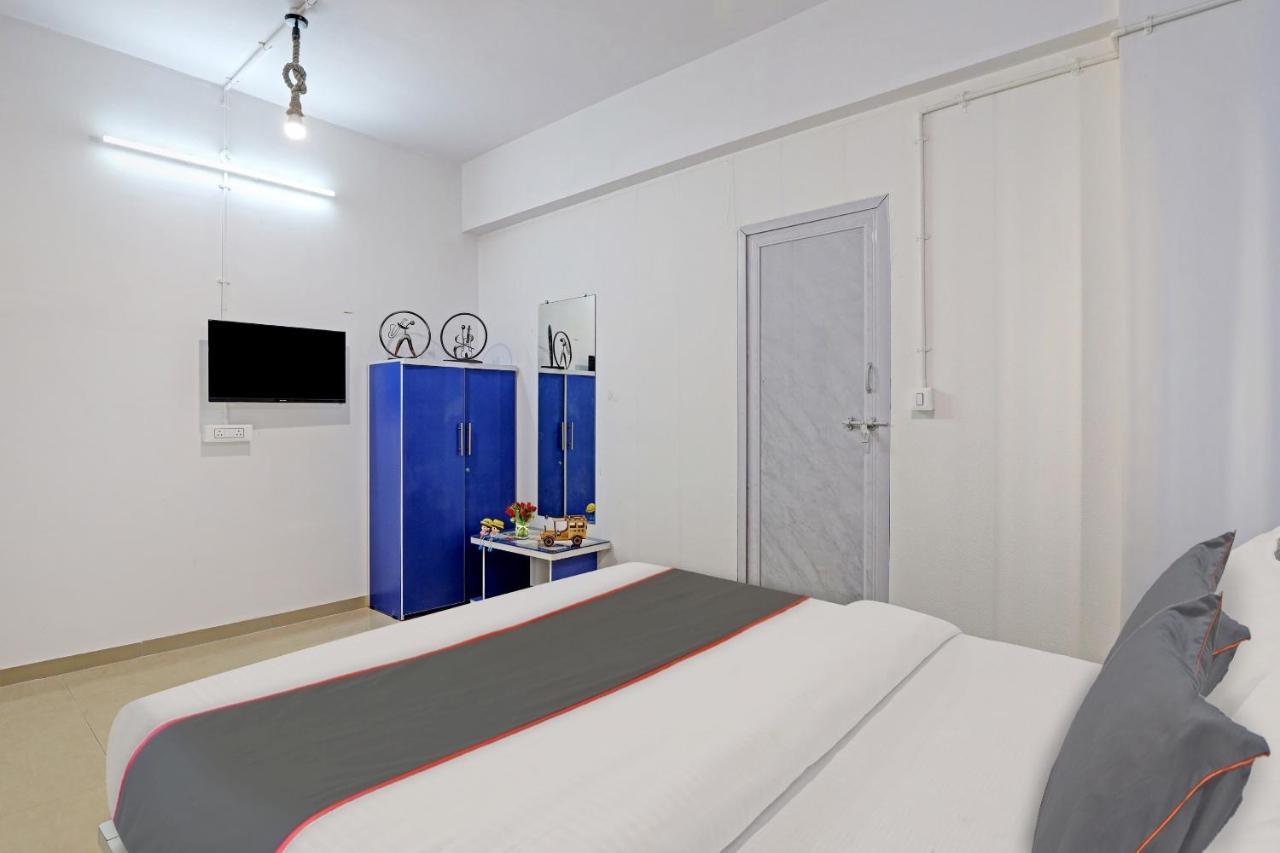 Hotel Solitaire, Best Luxurious Hotel Ac Rooms In Surat Buitenkant foto